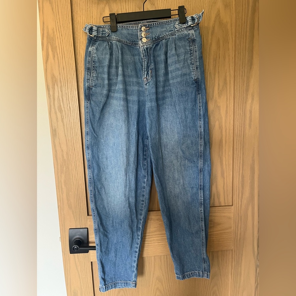 AE Relaxed Mom Jeans - Size 8 Long